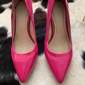 Hot pink pumps!
